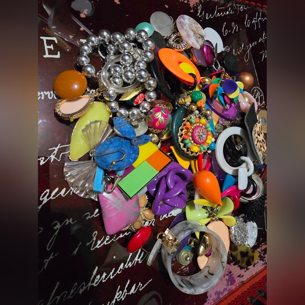 Craft Lot of Plastic Lucite Earrings - Picture 3 of 6